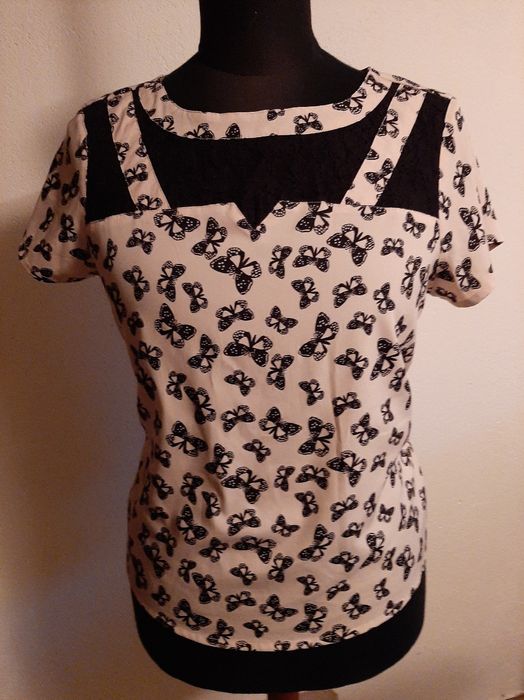 Bluzka letnia z koronkową wstawką rozm 40