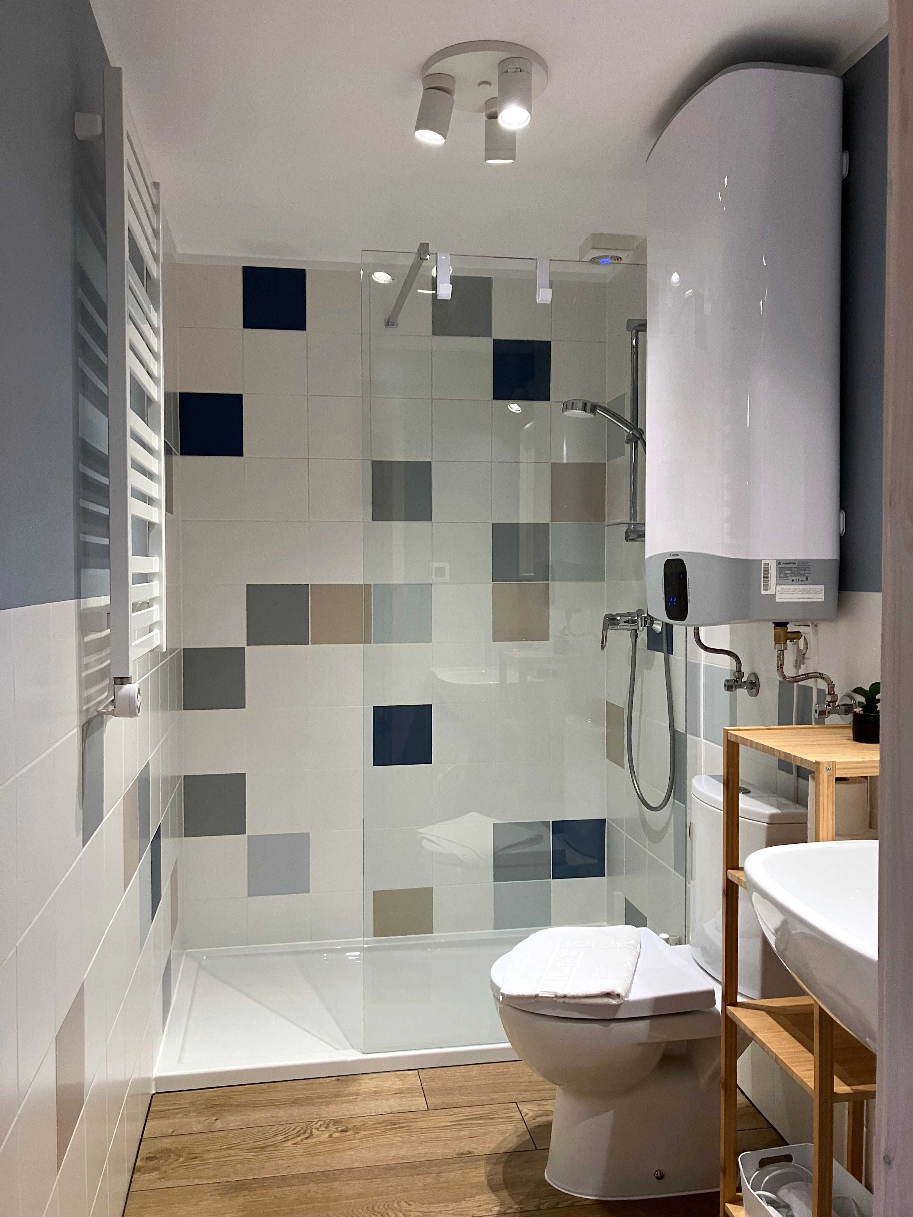 2 os Domek nad Stawem z balią jacuzzi jeden na terenie na odludziu las