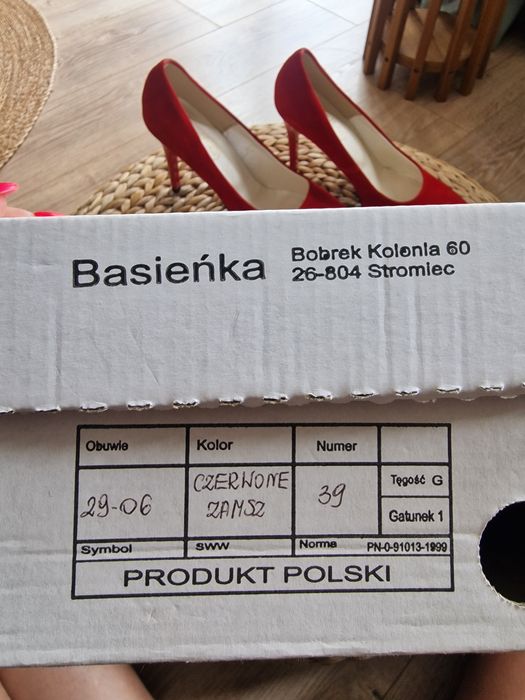 Szpilki czerwone zamsz nowe
