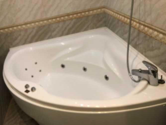Затишна 2к квартира з Джакузі у центрі Києва, біля м. Льва Толстого