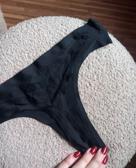 Majtki stringi bezszwowe czarne nowe bez metek XS