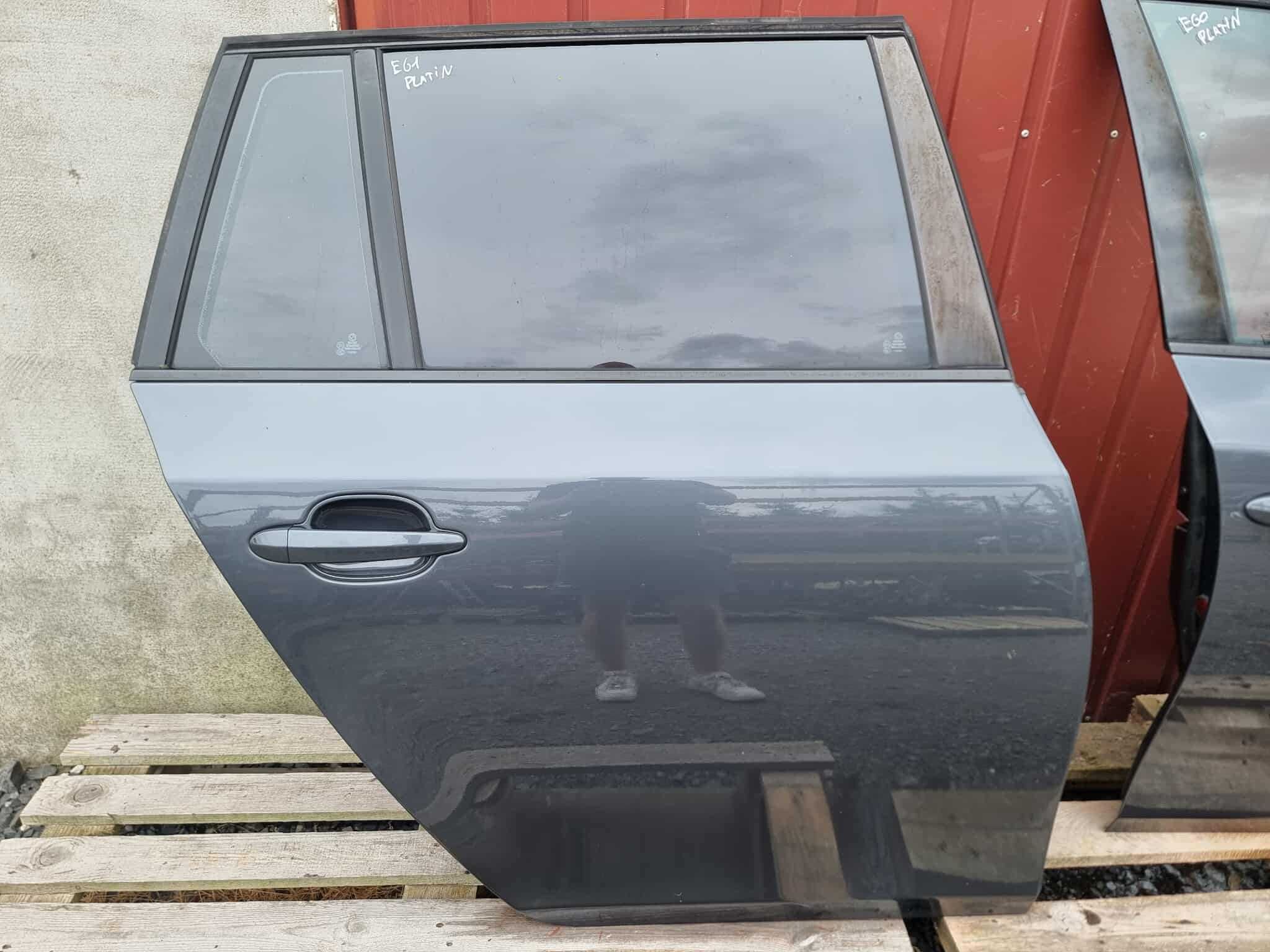 BMW e61 drzwi prawy tył platingrau a68 ładne w kolor