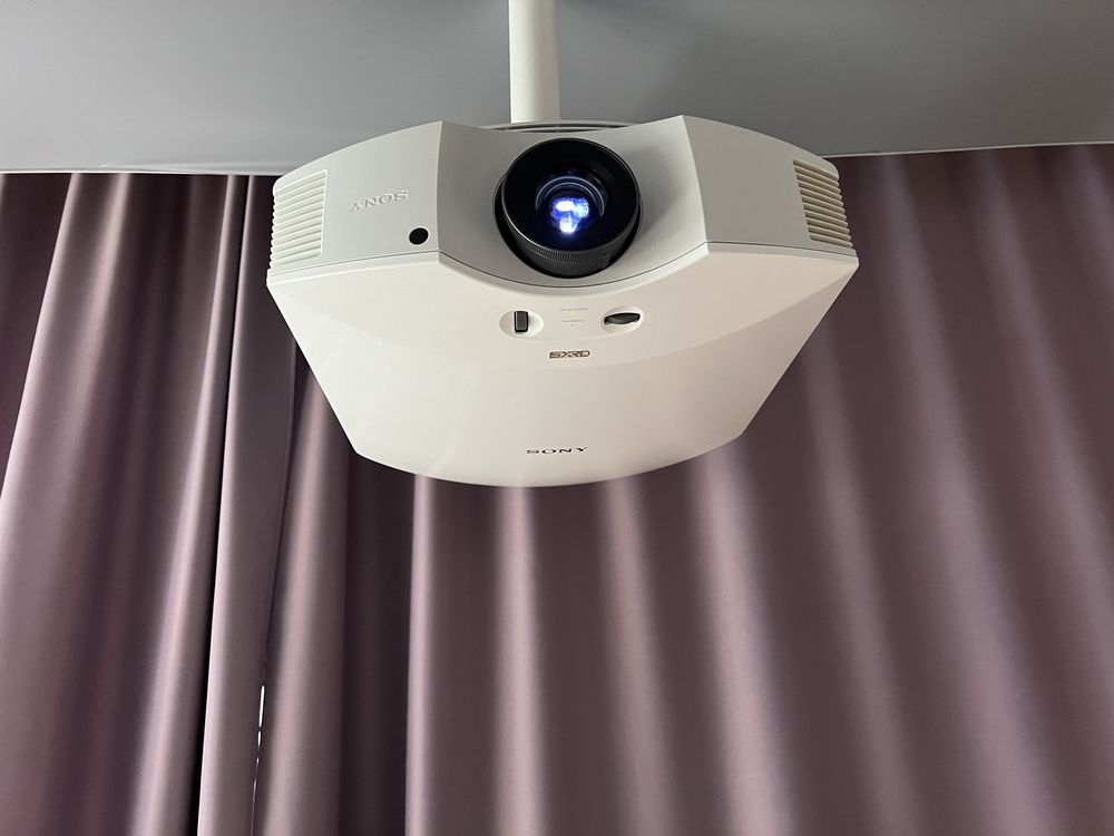 Проектор Sony VPL-HW65ES. С диафрагмой! Топовый Full HD и 3D. Торг