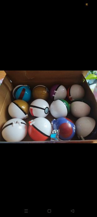 Pokemon pokebool. Z figurka
