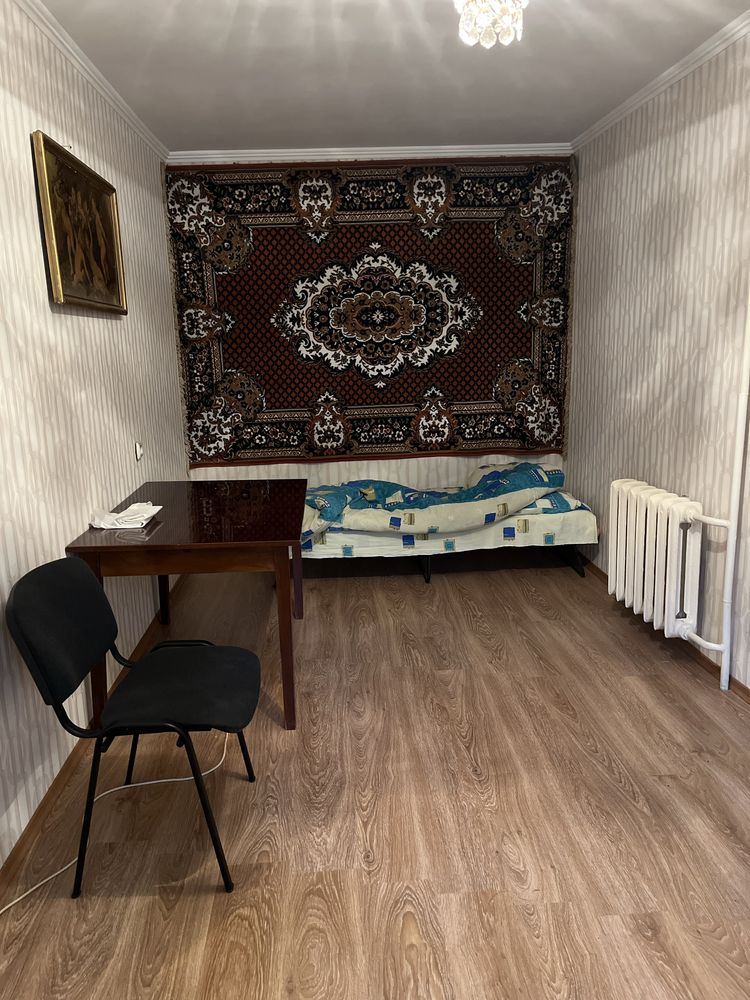 Продам 2-кімнатну квартиру пр. Богдана Хмельницького