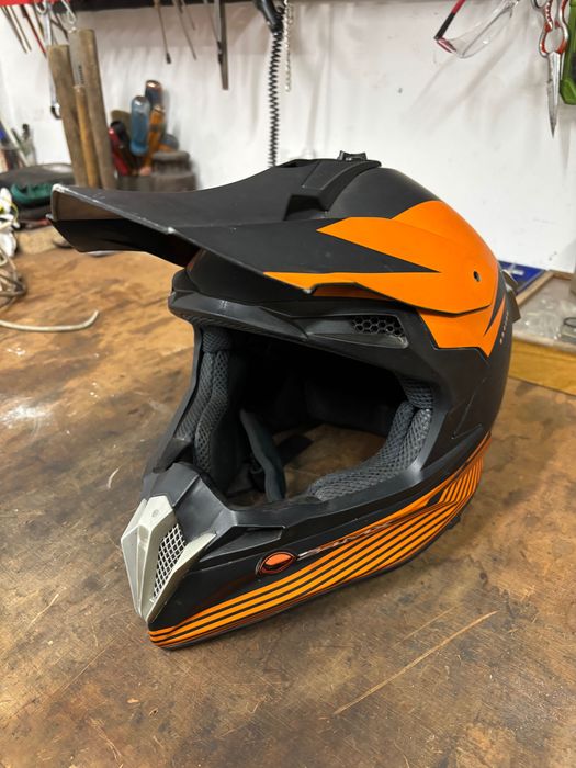 Kask enduro na motor