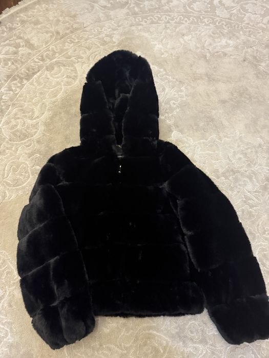 Еко шубка чорного кольору