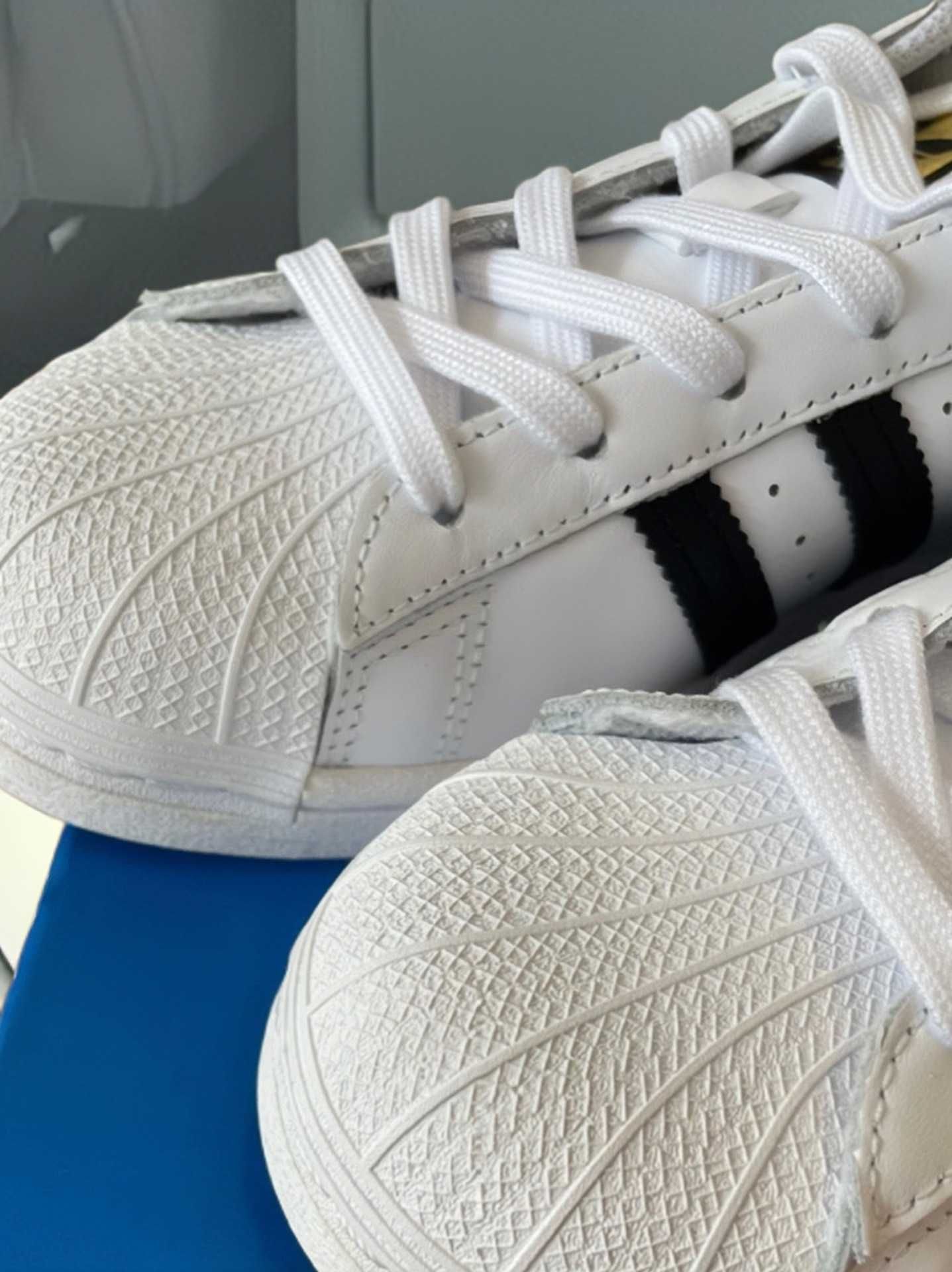 Biały\Powietrze*DamskieAdidasSuperStar UnisexTrampki 40