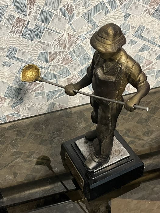 Статуетка Сталевар. Сталевар скульптура