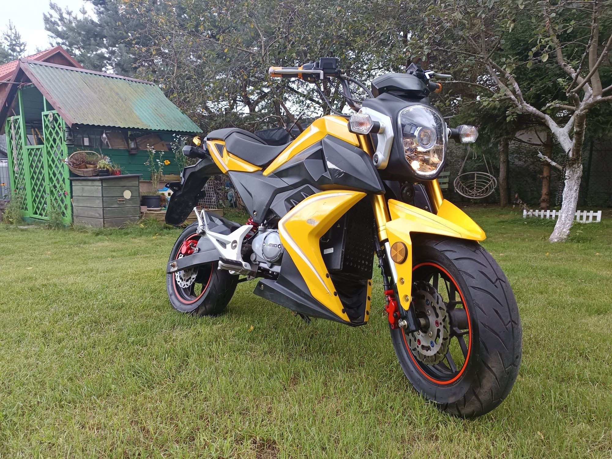 E-mio vento motorynka elektryczna