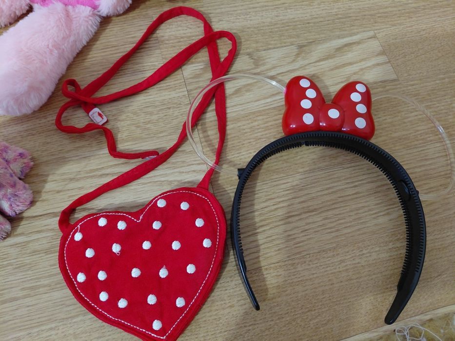 Лот іграшок та прикрас для дівчинки