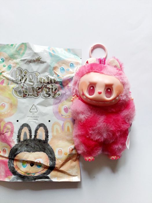 Лабубу монстер брелок Big into Energy