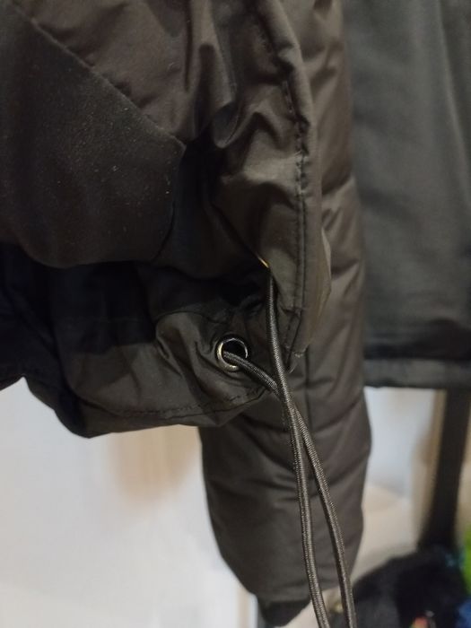 Kurtka zimowa czarna puffer z futerkiem reserved