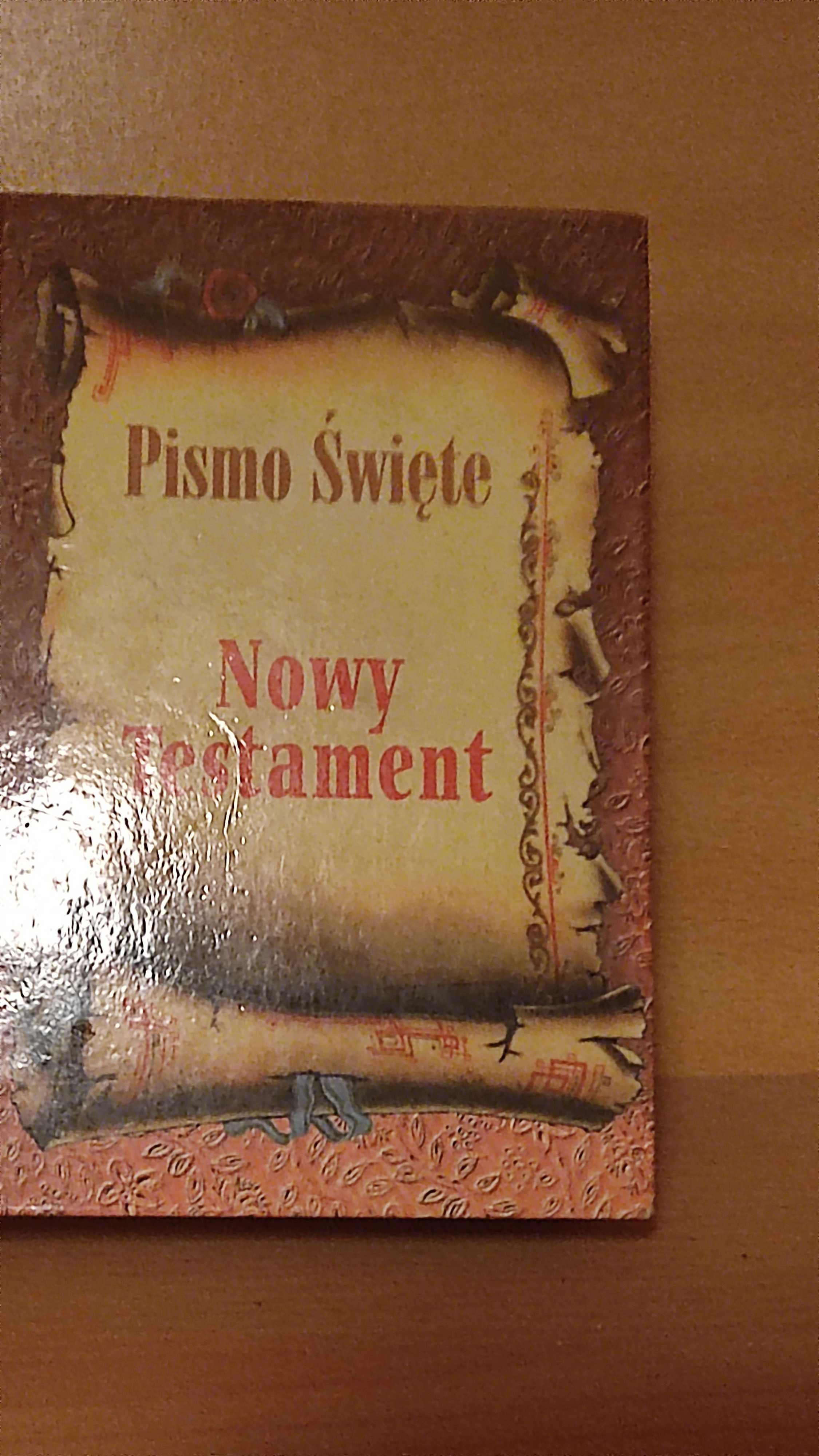 Biblia w skórzanym etui -okazja oraz nowy testament.