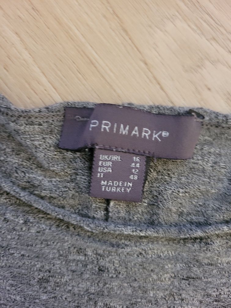 Koszulka rozmiar 44
Marki primark 

Wysyłka in post .