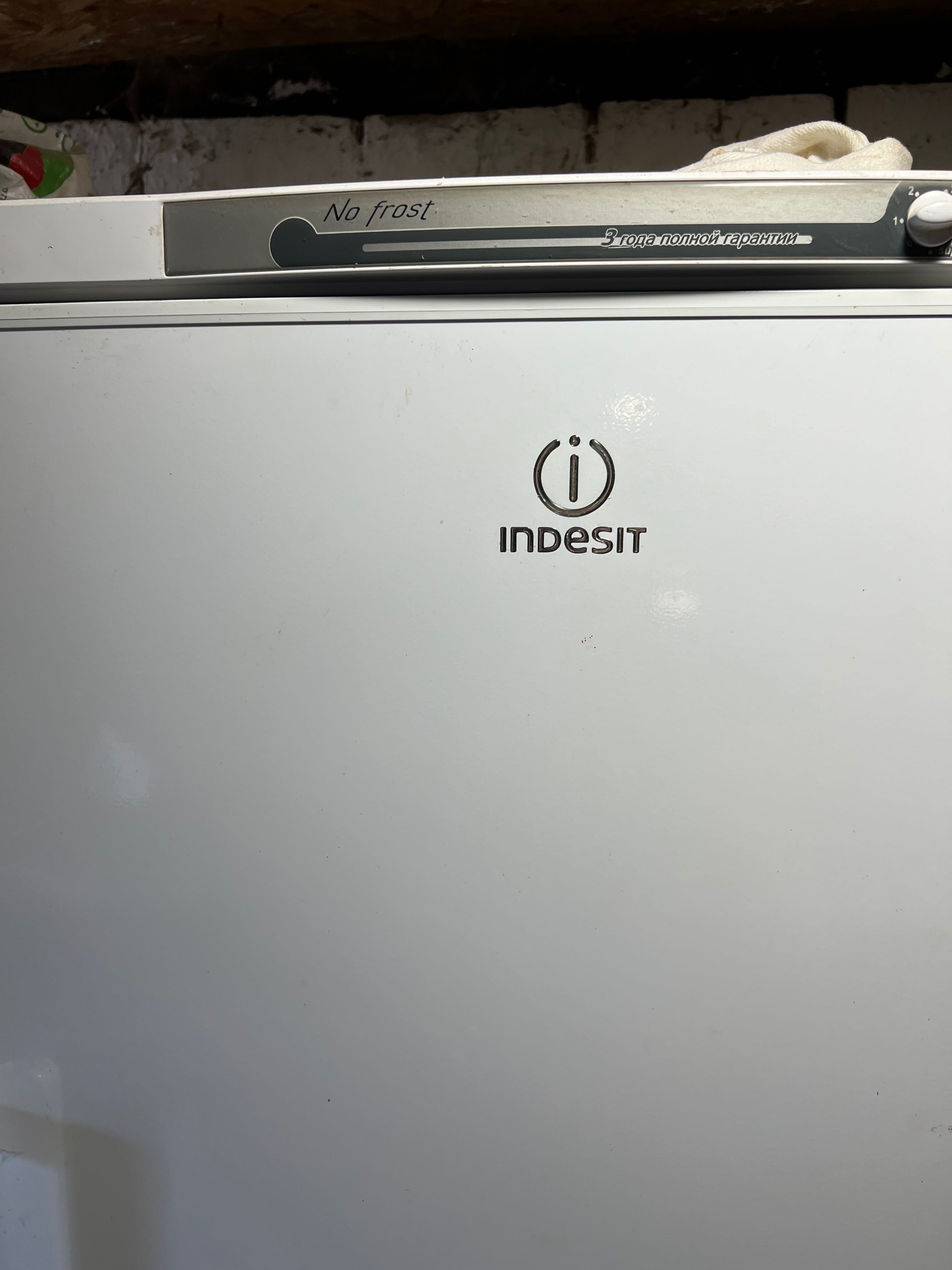 Морозильна камера  Indesit на 237 л б/в