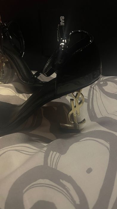 Saltos altos da ysl novos