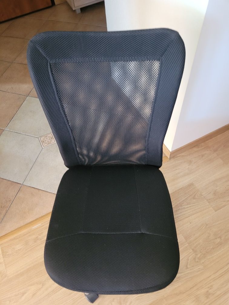 Krzesło obrotowe biurowe  małe sprawne czarne