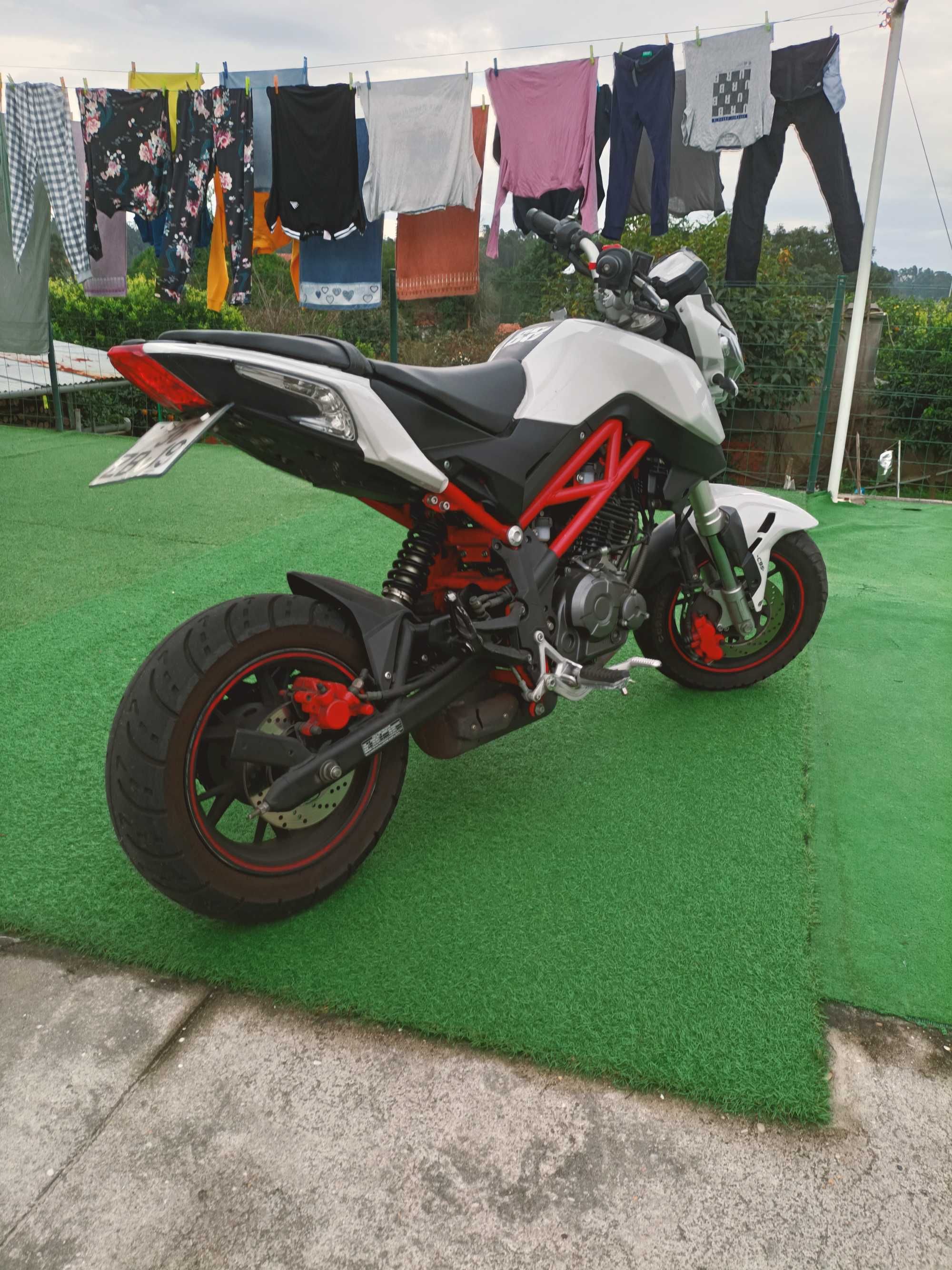 Vendo Benelli TNT 125 como nova