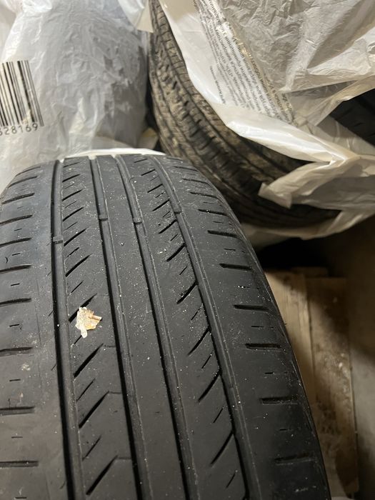 Літня резина шини 235/60/18 в гарному стані