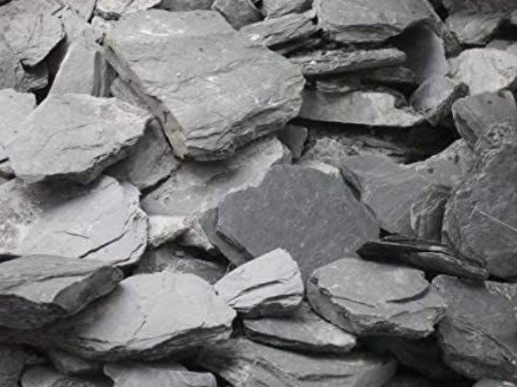 KORA KAMIENNA CZARNA Grys Łupek Antracytowy Kamień Ogrodowy Żwir