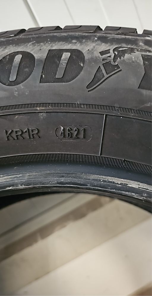 2x Goodyear ultragrip performance +  215/65r17 suv