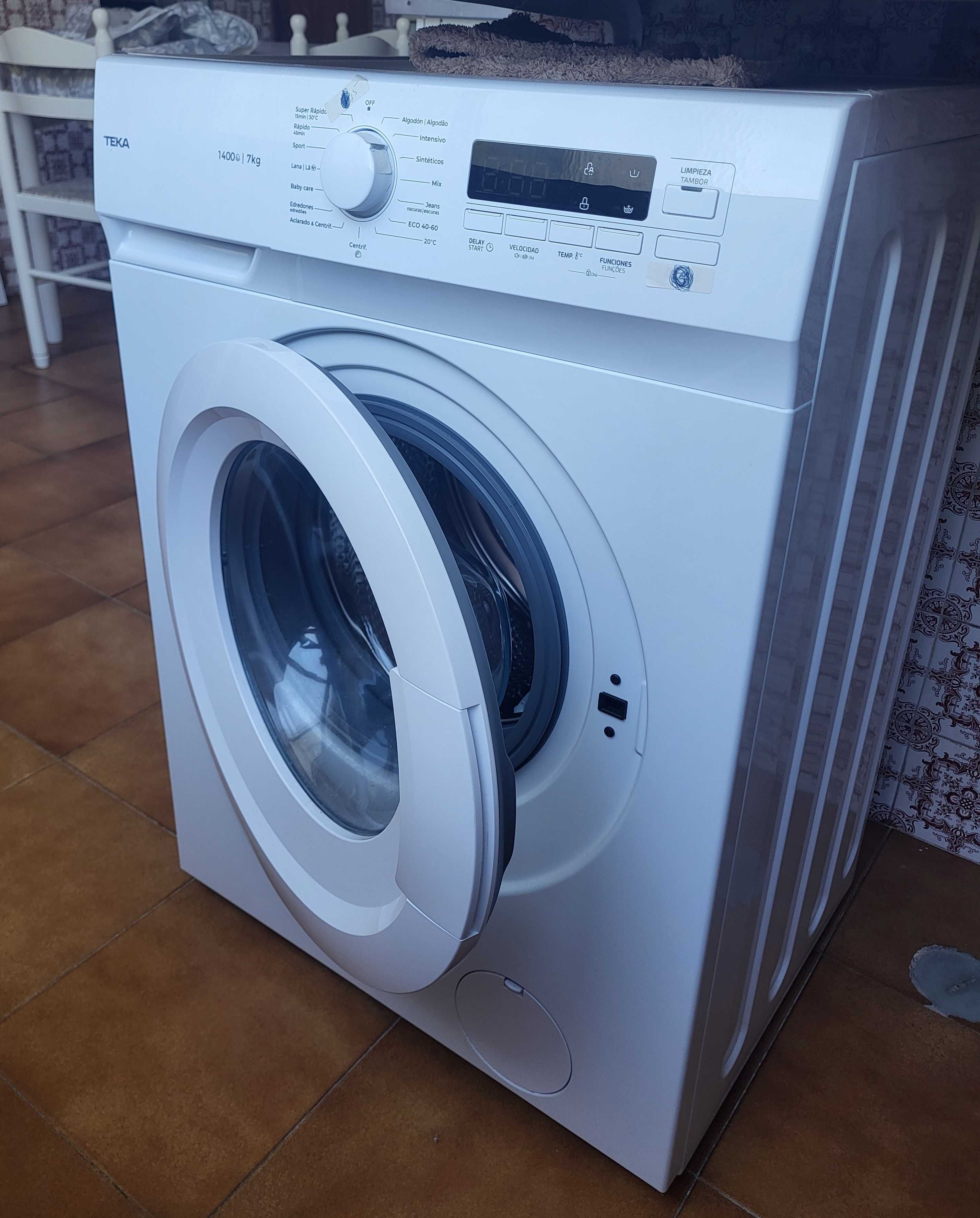Maquina de Lavar Roupa Teka, branca, praticamente nova