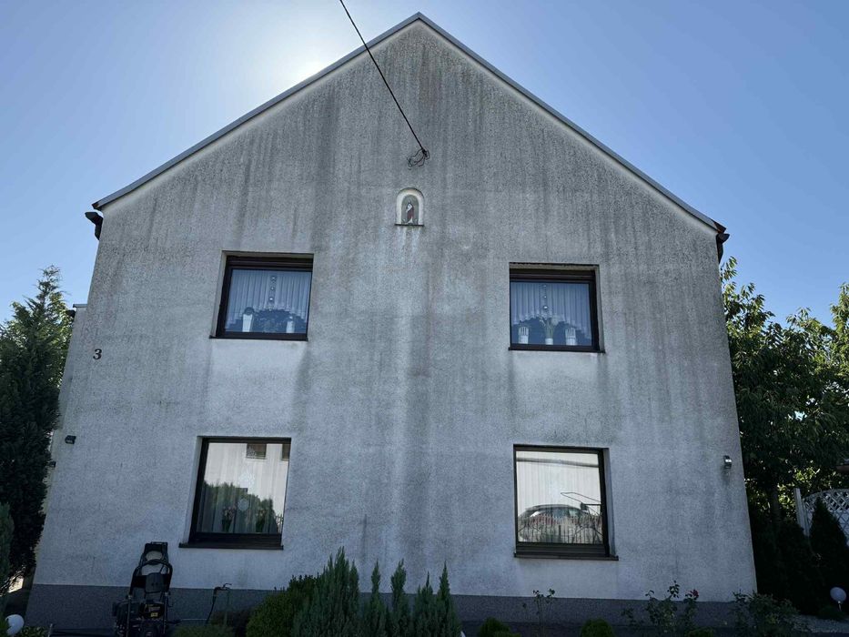 Mycie elewacji ścian kostki dachów