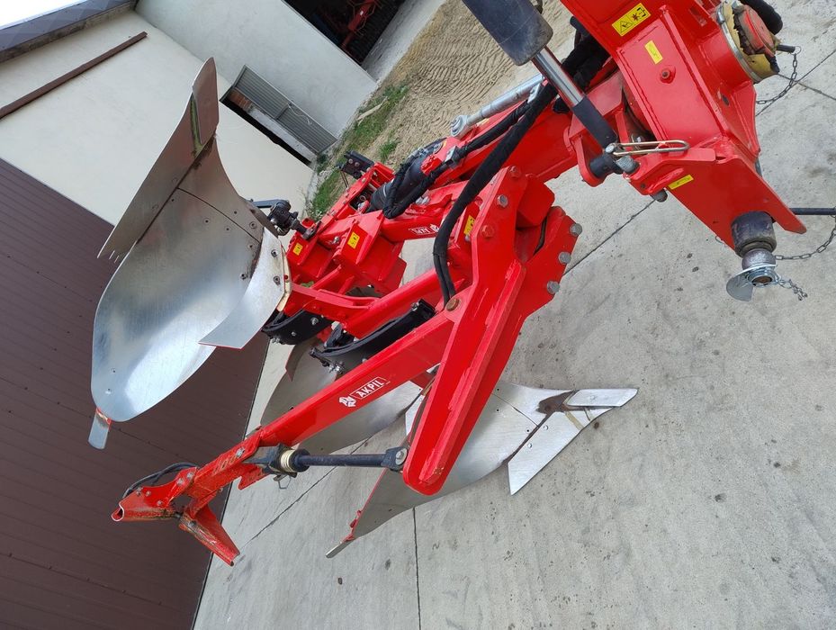 Pług 3 skibowy obrotowy