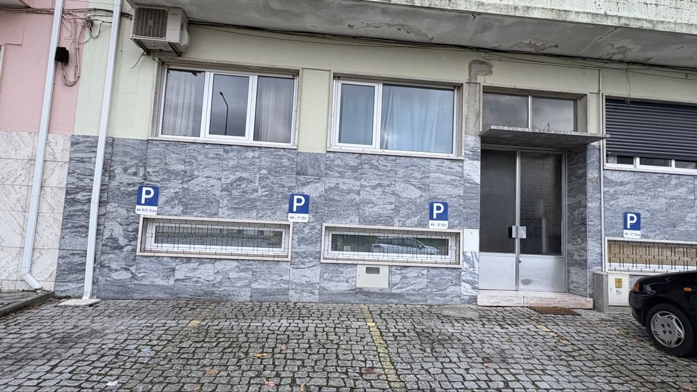 T2 e estacionamento privado