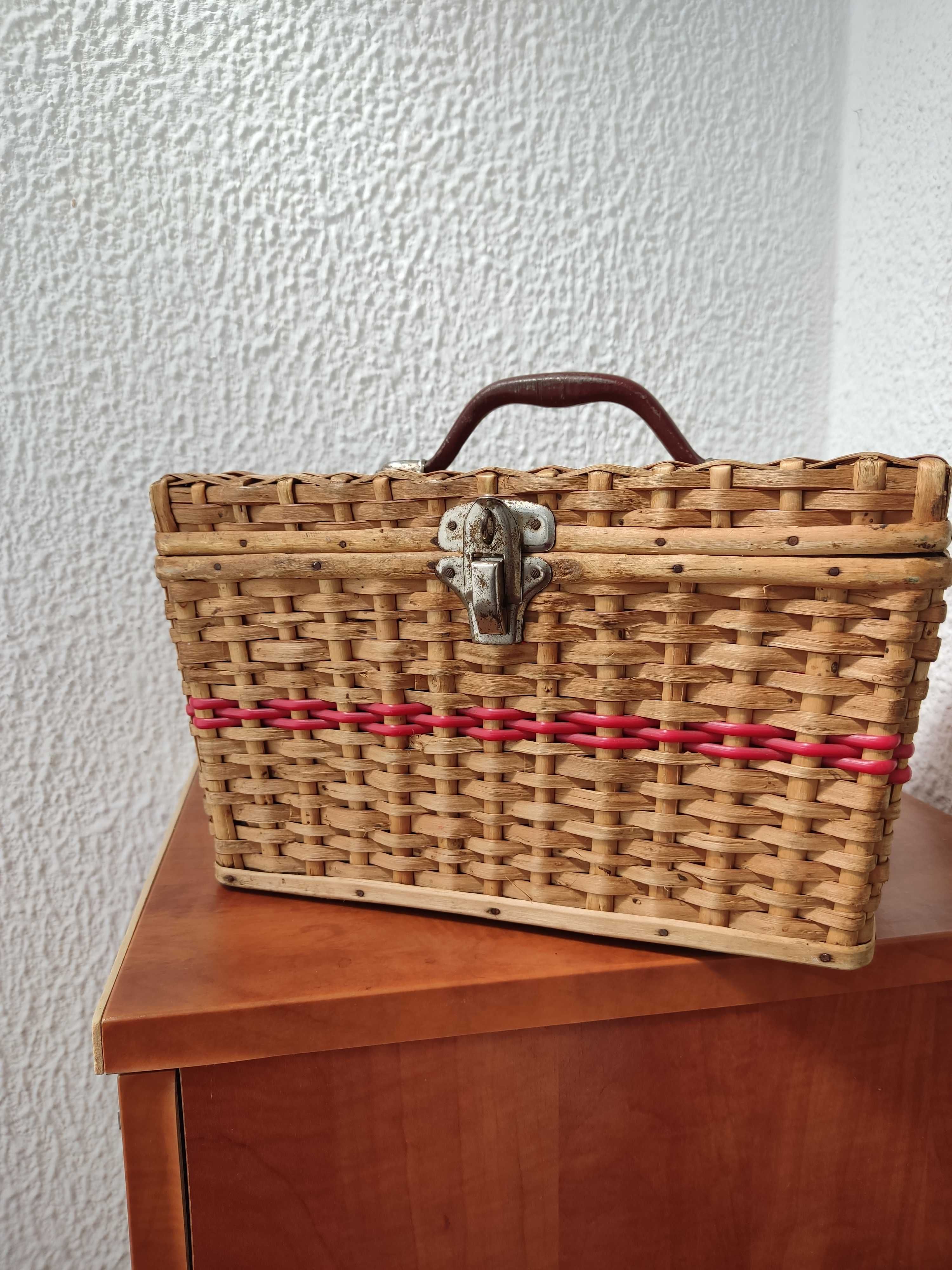 Cesta em verga vintage