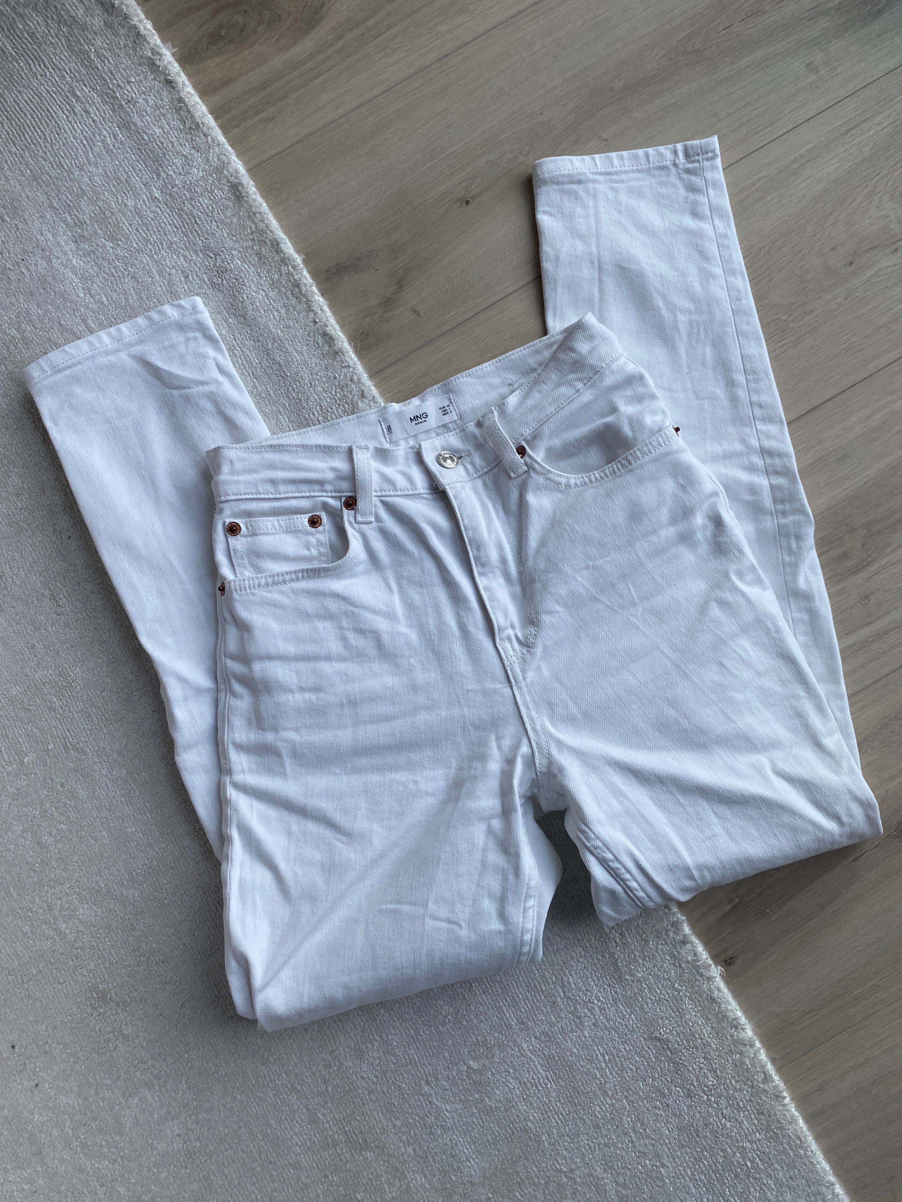 Białe mom jeans z Mango stan idealny 32/34