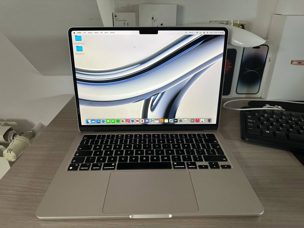Sprzeda. MacBook M2 8 GB