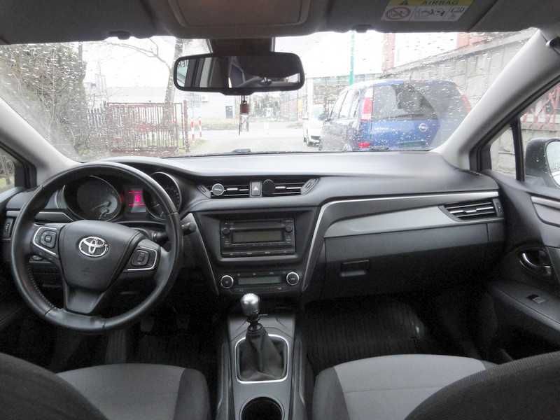 Toyota Avensis 1.8 147 KM. benzyna 2018 r polski salon 132 tys. km
