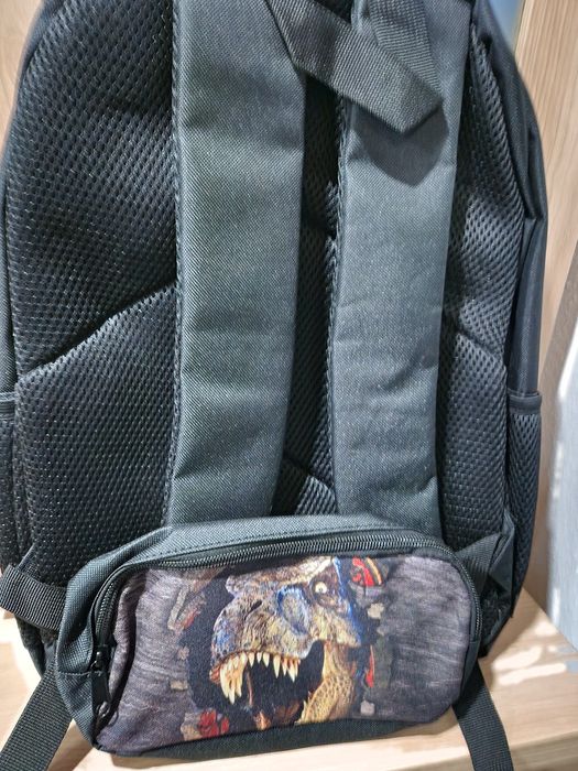 Mochila com oferta de estojo.  Novas