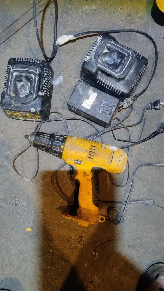 Wkrętarka z udarem DeWalt 12 volt,ladowarki, transformator