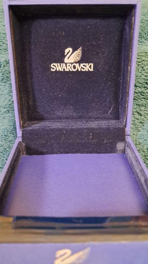 Брош swarovski...