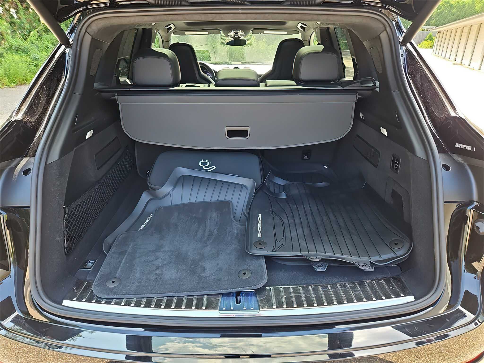 Porsche Cayenne Hybrid E-Hybrid      2020