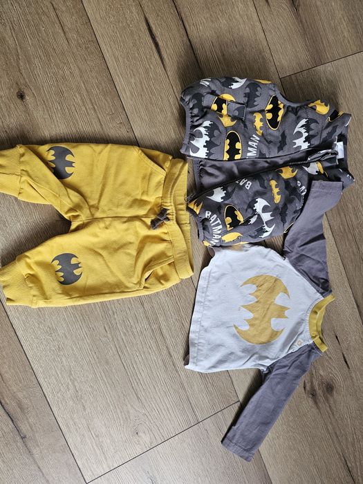 Ubranko "batman"  kamizelka, koszulka, spodenki roz . 62 oraz buciki