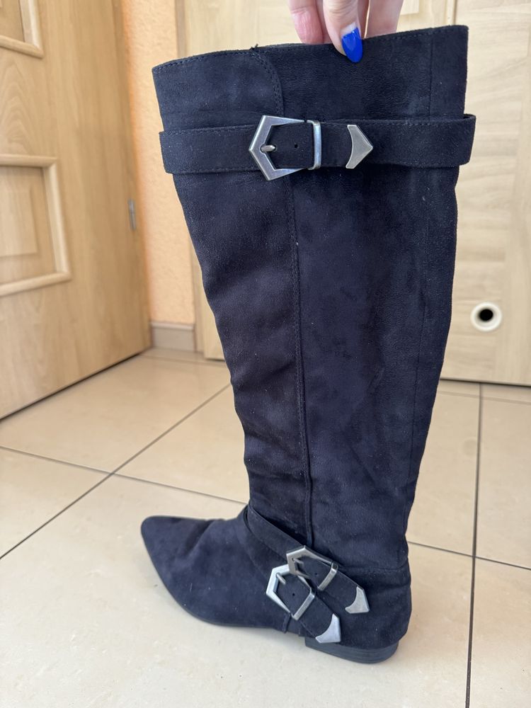 Wysokie botki zamszowe