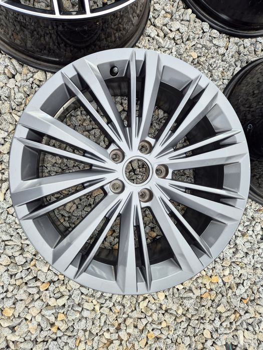 Felga Volkswagen Passat B8 R-line 3G0.601025BN 8Jx18 et44 ładna