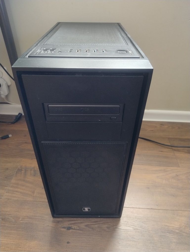 Komputer Intel Core i7, 32 GB RAM, Radeon