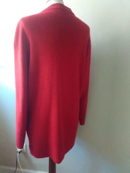 Casaco vermelho oversize e outros casacos