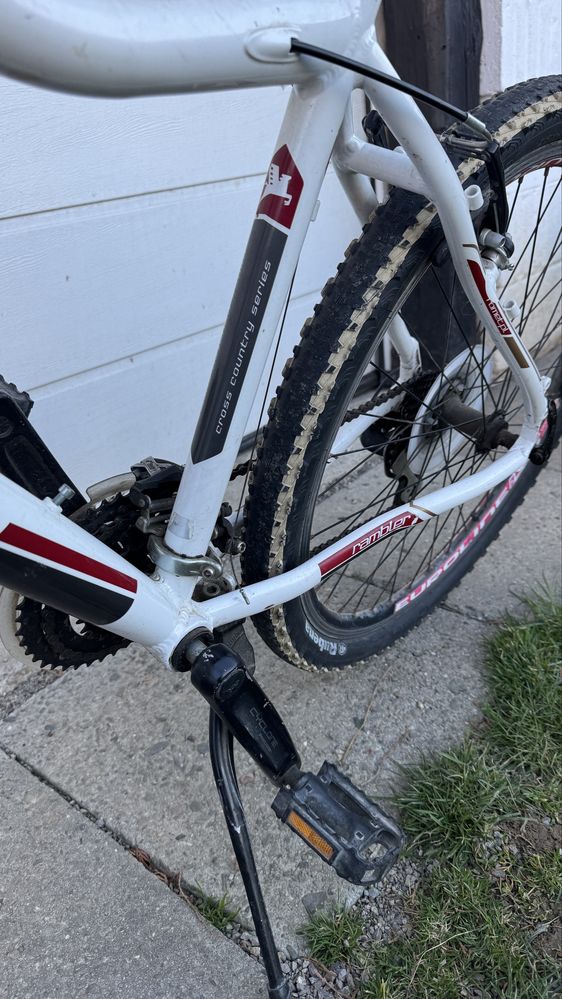 Romet Rambler 4.0  bialo czerwony