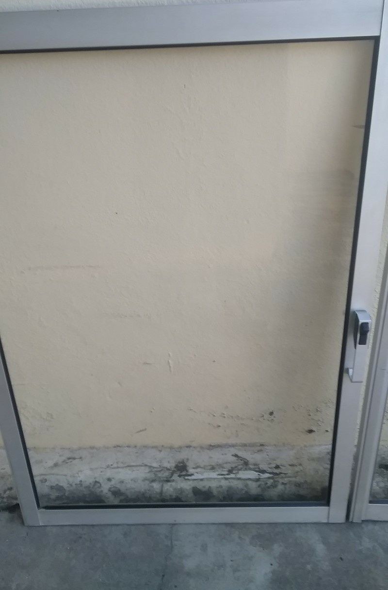 Janelas em alumínio de correr com vidro simples sem aro