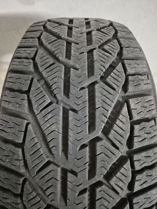 Opony zimowe kormoran 215x50r17