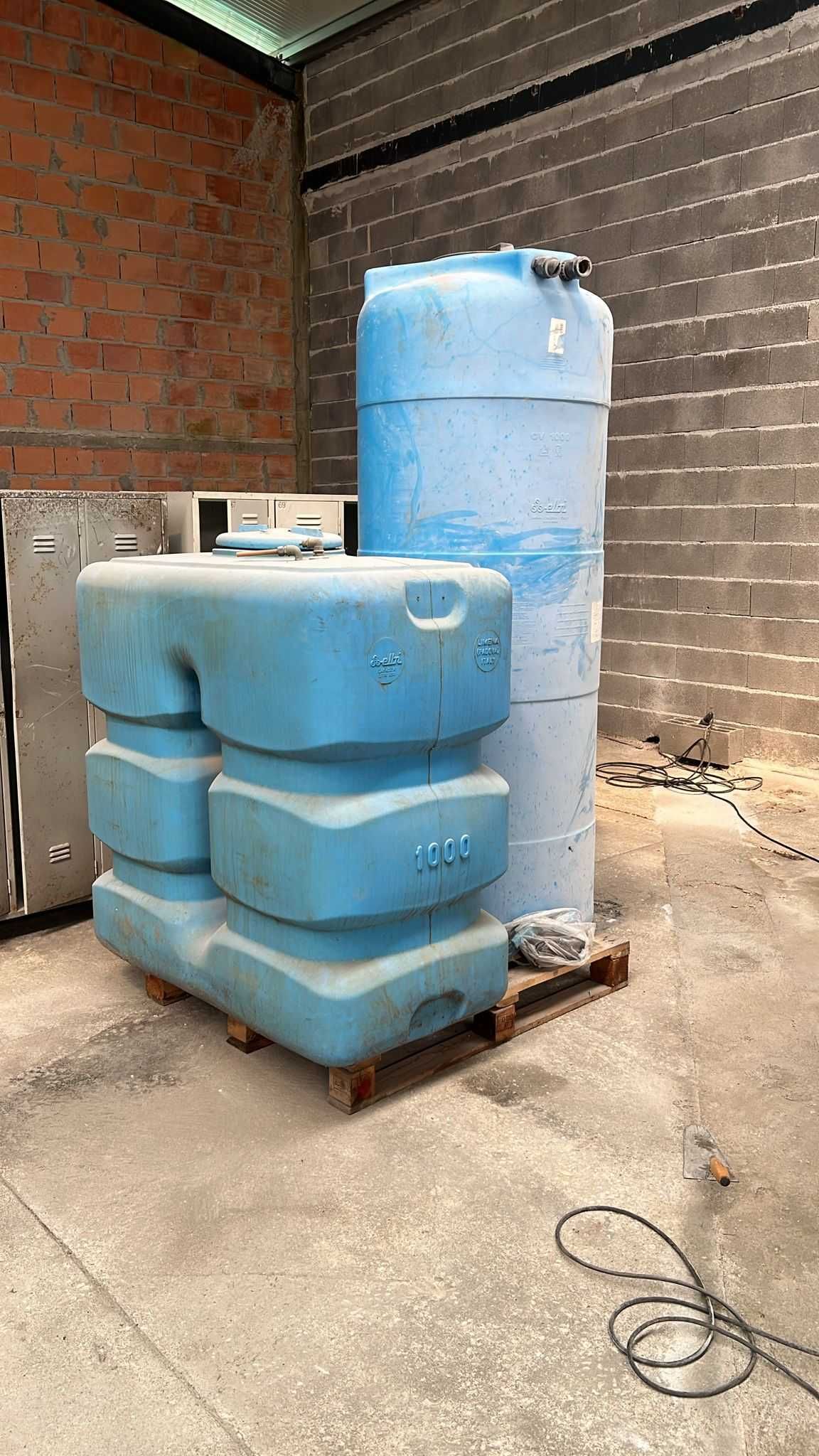 Bidons e Depositos de Metal e de platicos de 30L e 50L e 200L a 1000L