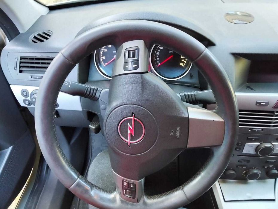 Авто Опель Астра H