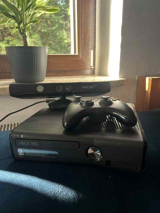 Xbox 360 S + kinect + gry