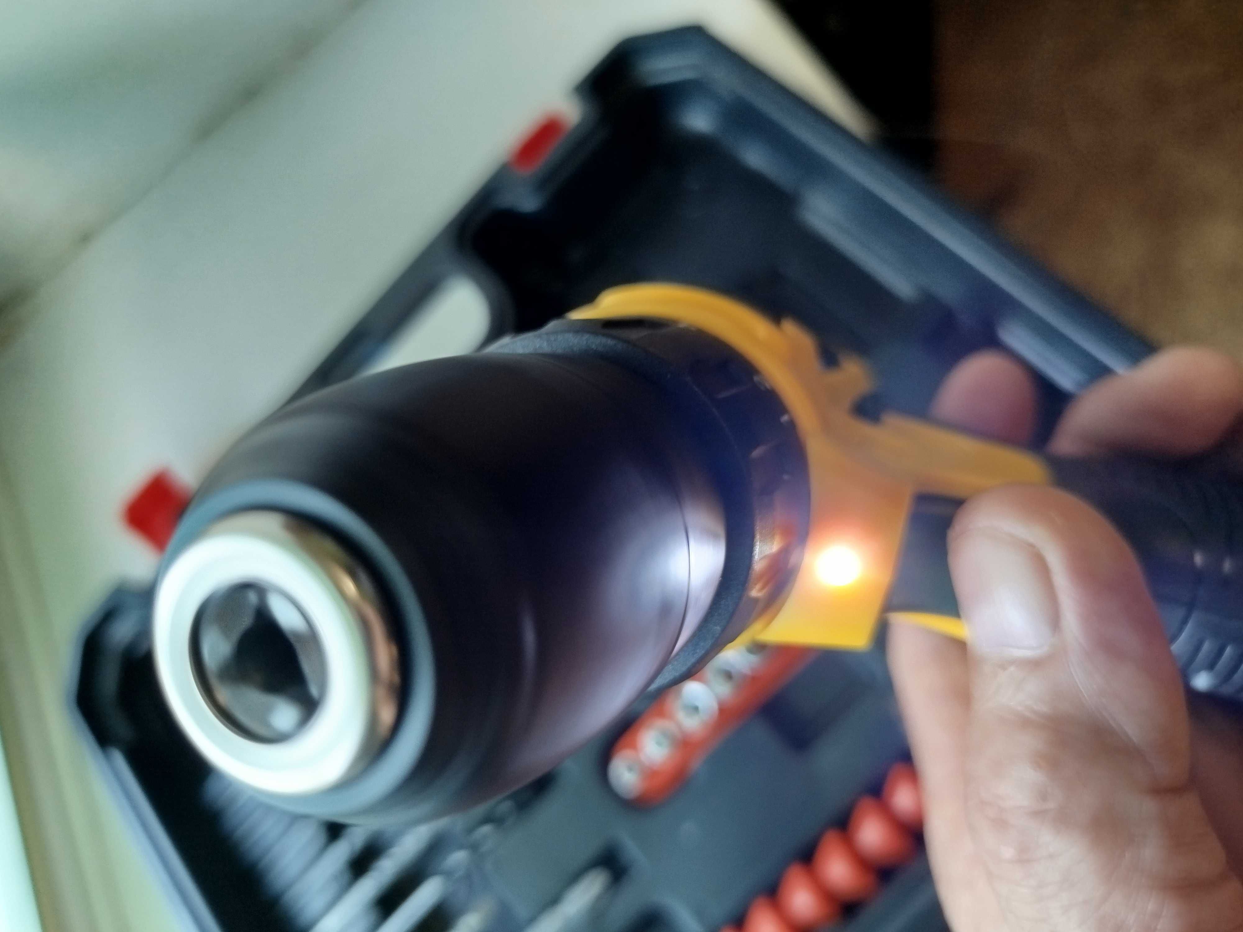 Акумуляторний шуруповерт Dewalt 2 акумулятори 24V 5A інструмент кейс